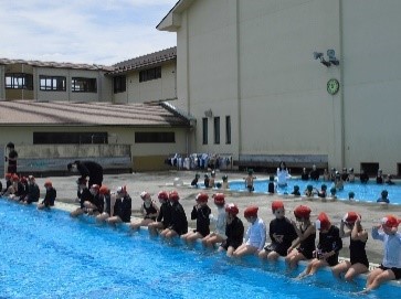 プール開き画像